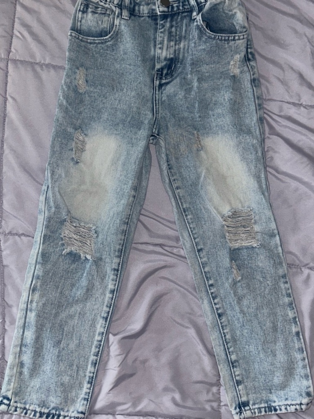 Light Wash Distressed Women’s Jeans - Classic Comfort
